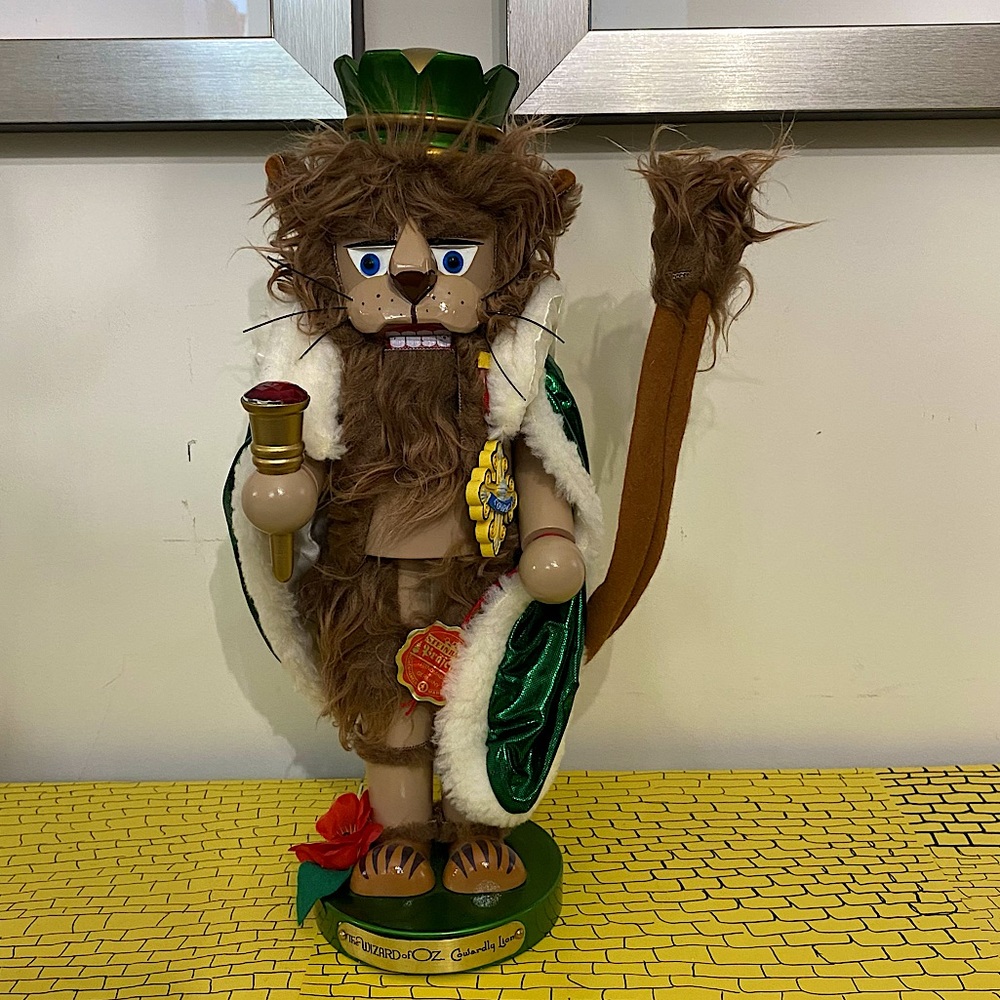 The Cowardly Lion Nutcracker *Sold in original box*